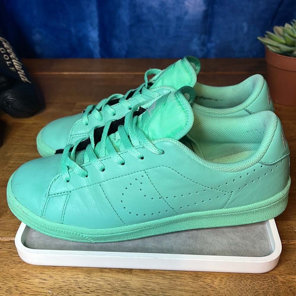 Nike all teal sneaker size 5.5Y